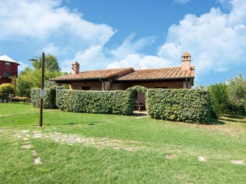 Castiglione del Lago House | Farmhouse by Lake Trasimeno with Pool