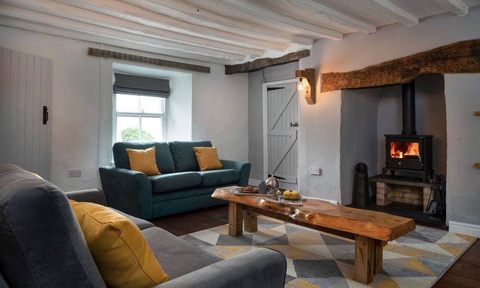 Bryn-crug Cottage | Farmhouse & Cottage - sleeps 10 guests in 5 bedrooms