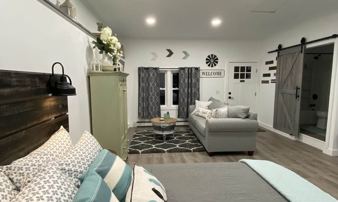 Stonington Apartment | Farmhouse Guest Suite