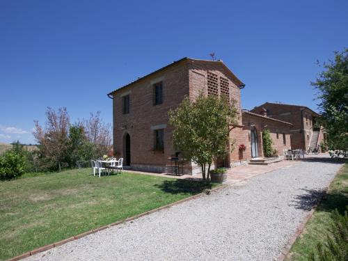 Torre A Castello House | Farmhouse in Tuscany near Siena's Charm