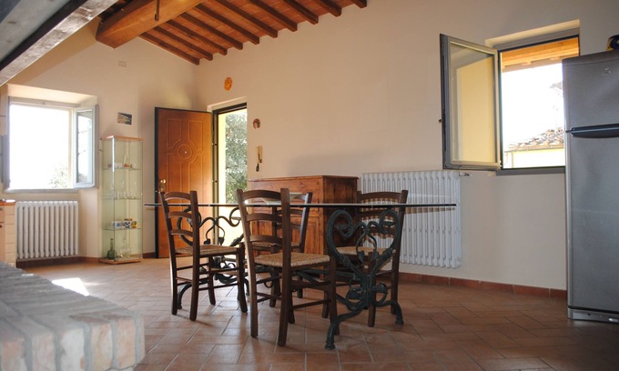 Oltrarno House | Farmhouse in Tuscan countryside next to Florence city center.