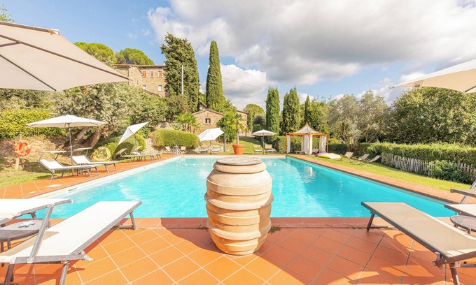 Castiglion Fiorentino Other | Farmhouse 'Borgo Dolci Colline Spa Limonaia' with Shared Pool, Wi-Fi and Air Conditioning
