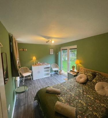 Farsley House | Farsley guest room seperate entrance with double bedroom and private shower room