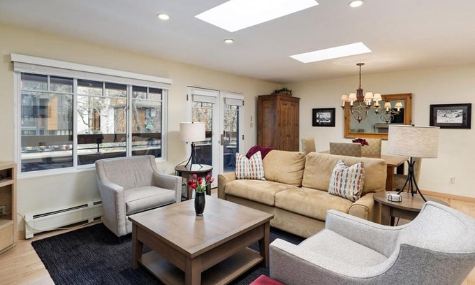 Aspen House | Fasching Haus Unit 303, Sunny Top Floor Condo, 2 Private Decks, 2 Blocks to Downtown Aspen