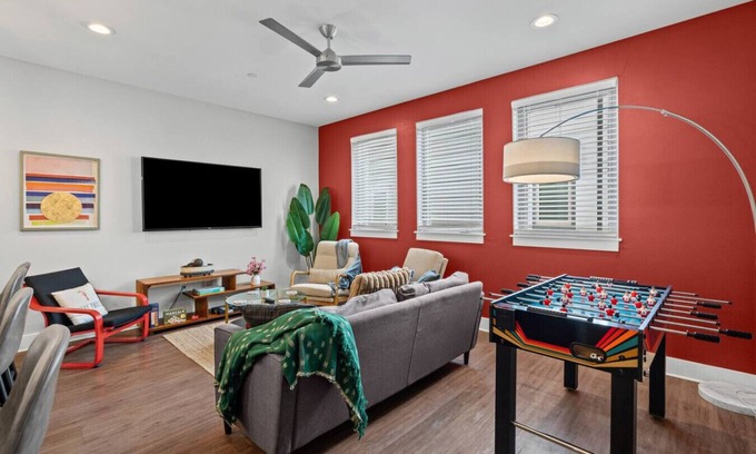 Fort Worth Apartment | Fashionable 2BD: In the Heart of FortWorth & Cozy!