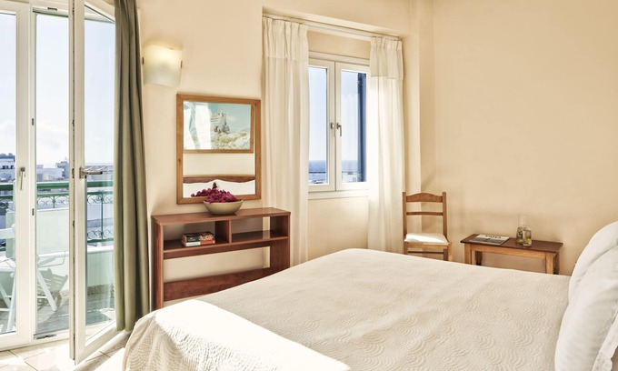 Tinos Town Hotel | Favie Suzanne