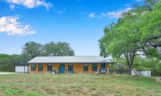 Spring Branch House | Fawn River I 3/2 close to Canyon Lake!