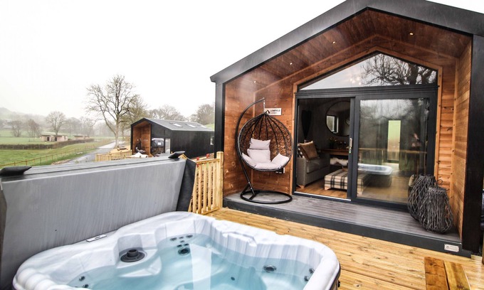Rhayader Cabin | Fawns Rest - a cabin that sleeps 4, 1 bedroom, sofabed, hot tub