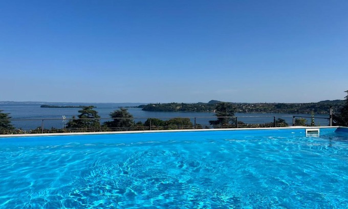 Morgnaga Apartment | Feli Holiday Home - Panoramic pool lake view in Gardone Riviera