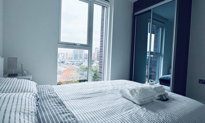 Botwell Apartment | Female-Only En-Suite Double Room in Modern Apartment