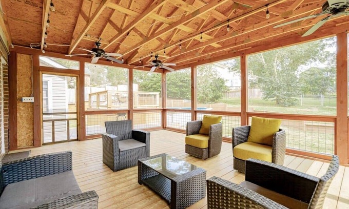 Columbia House | Fenced Yard 10 Mins to Lake Murray