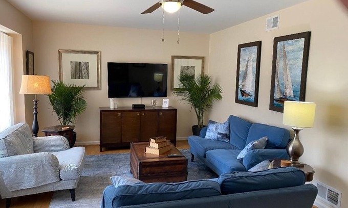 Savannah House | Fenced Yard for Dogs - 15 mins to Downtown