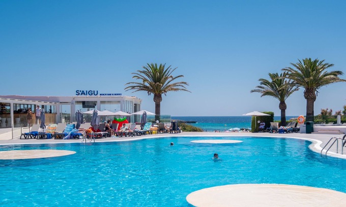 Son Xoriguer Hotel | Fergus Style Carema Beach