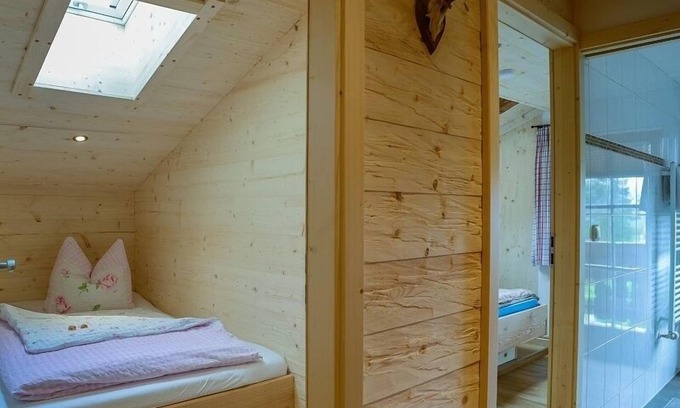 Ramsau bei Berchtesgaden Apartment | Ferienwohnung Vogelnest, 2-4 Personen, 42 qm, Dusche/WC, TV, W-LAN, Ostbalkon, 2 separate Schlafzimmer, Nichtraucher