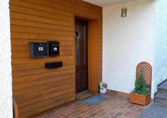 Kleinbreitenbach Apartment | Ferien- und Monteurwohnung Tina
