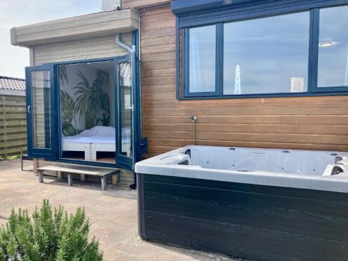 Anjum House | Ferienhaus Aurora mit Meerblick und Whirlpool
