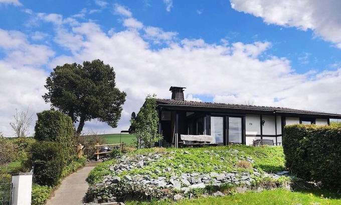 Feriendorf Hennesee House | Ferienhaus LENA im Sauerland direkt am Hennesee