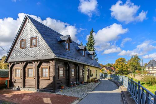 Grossschoenau House | Ferienhaus Sissi - Wellness-Paradies in ruhiger Lage mit Whirlpool und Sauna