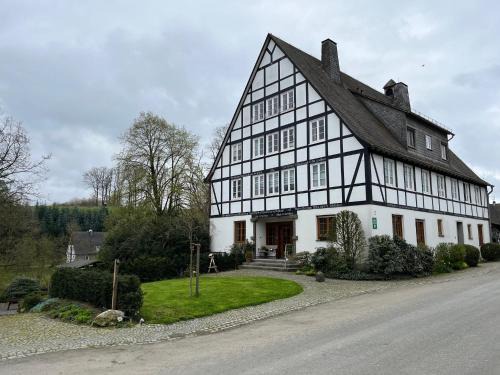 Meschede Apartment | Ferienhof Kotthoff am Hennesee