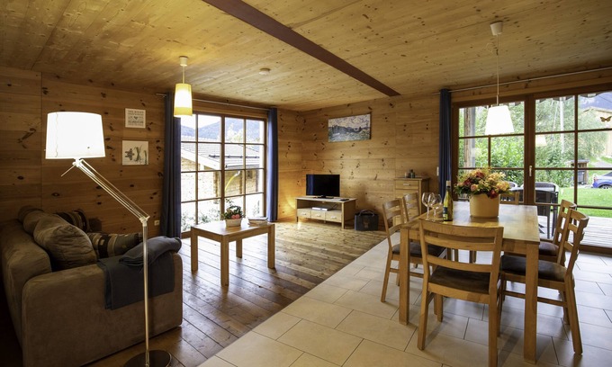 Aschau im Chiemgau Apartment | Ferienwohnung II mit Zwei Schlafzimmern und Süd-terrasse, 64 qm, Hund zu Buchbar
