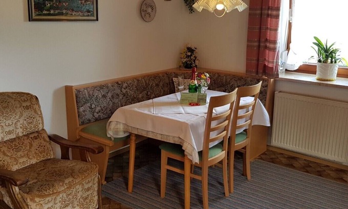 Anger Apartment | Ferienwohnung 65 qm, 2 Schlafräume, große Wohnküche, Dusche/WC, Terrasse, Sat-TV, 3 Sterne, max 5 Personen