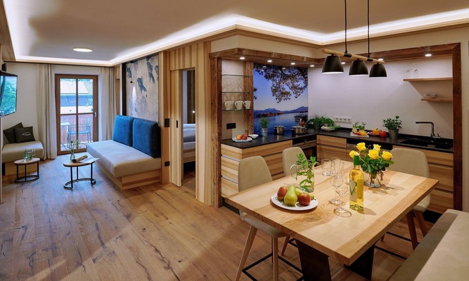Chieming Apartment | Ferienwohnung Alz, 1-5pers., 2 Sep. SZ, 1.og, Balkon mit Chiemseeblick