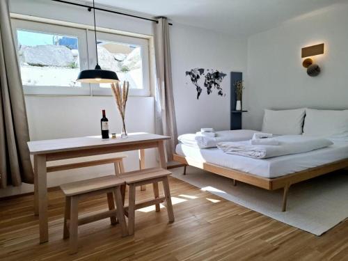 Oberammergau Apartment | Ferienwohnung Bergufer - Studio im Souterrain