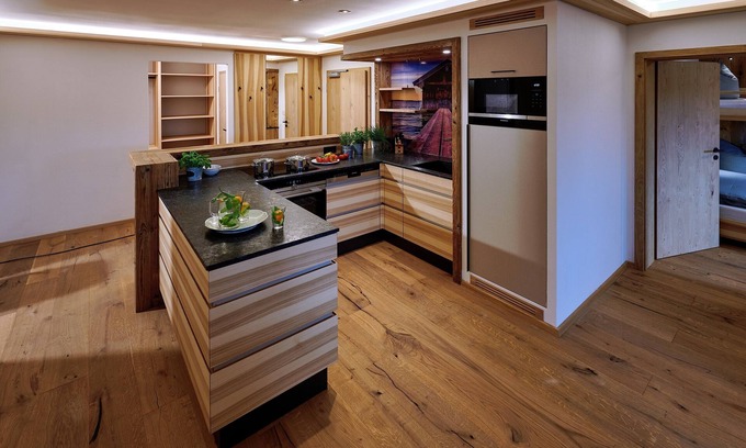 Chieming Apartment | Ferienwohnung Bootshütte, 1-5pers., 2sep. SZ, 2.og, Balkon mit Chiemseeblick
