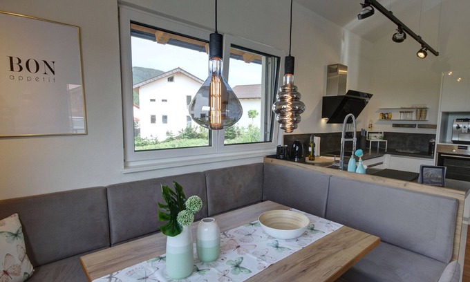 Inzell Apartment | Ferienwohnung für 2-5 Personen, 2 Schlafzimmer mit Terrasse und Balkon, 75 m²