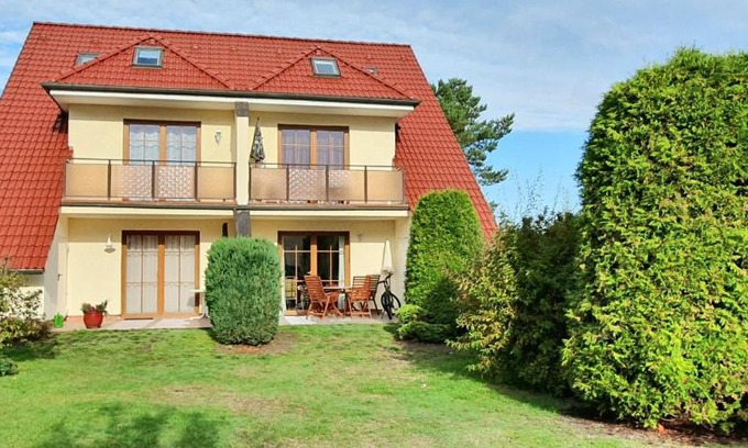Karlshagen Apartment | Ferienwohnung Gartentraum mit tollem Rasengarten