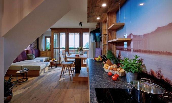 Chieming Apartment | Ferienwohnung Herreninsel, 1-4pers., 2sep. SZ, 2 Bäder, 2.og+dg, Balkon mit Chiemseeblick