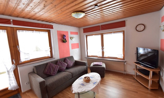 Lenzkirch Apartment | Ferienwohnung Igel, 55qm, 1 Schlafzimmer, max. 4 Personen