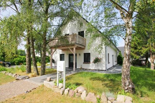 Putbus Apartment | Ferienwohnung Liesi FeWo OG - Balkon, ruhige Lage