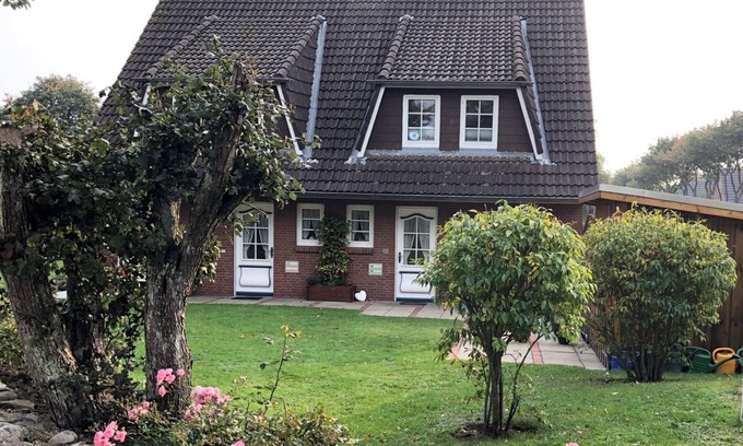 Wyk auf Foehr Apartment | Ferienwohnung mit 3- Zimmern auf ca. 80m² im EG und UG