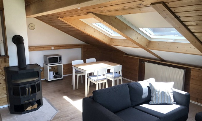 Chieming Apartment | Ferienwohnung Nimscholz für 2 Personen mit Balkon, 48m²