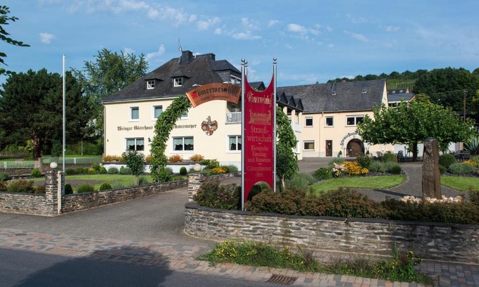 Dhron Apartment | Ferienwohnung Römerweinhof