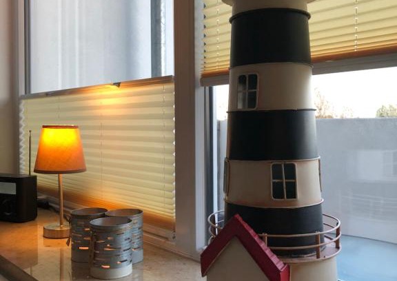 Heiligenhafen Apartment | Ferienwohnung Sandküste mit Strandkorb & Indoor Spielplatz
