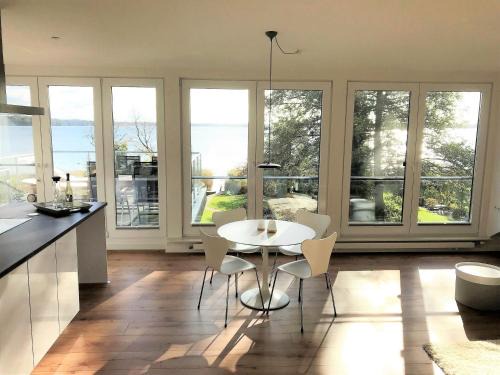 Gross Wittensee Apartment | Ferienwohnung Seepanorama