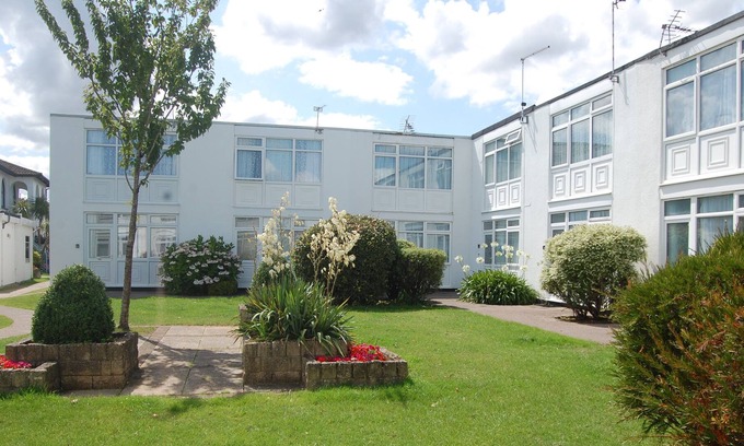 Dawlish Warren Villa | Fern Chalet 107, Welcome Family Holiday Park, Dawlish Warren. Near Beach!