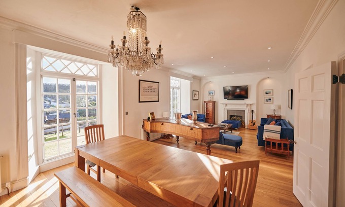 Laugharne Cottage | Fernhill House, Detached Georgian house with stunning views with HOT TUB