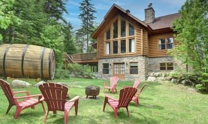 Fiddler Lake Resort House | Fiddler Lake Resort : Luxury Chalet + Hot Tub