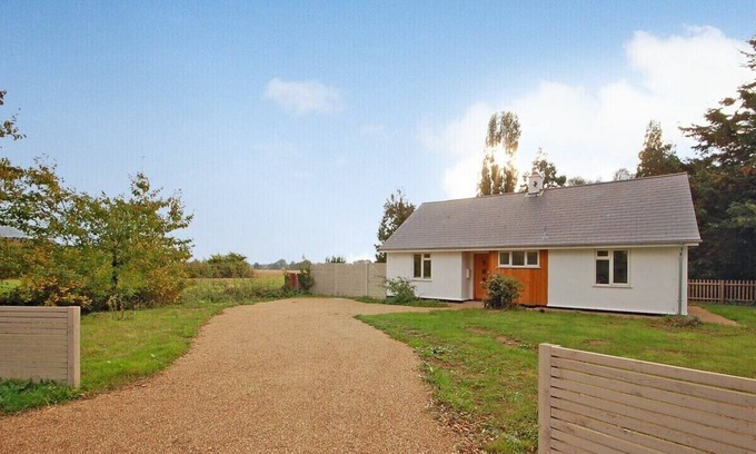 Woodbridge House | FIELD EDGE, TUNSTALL, pet friendly, with open fire in Snape, Suffolk