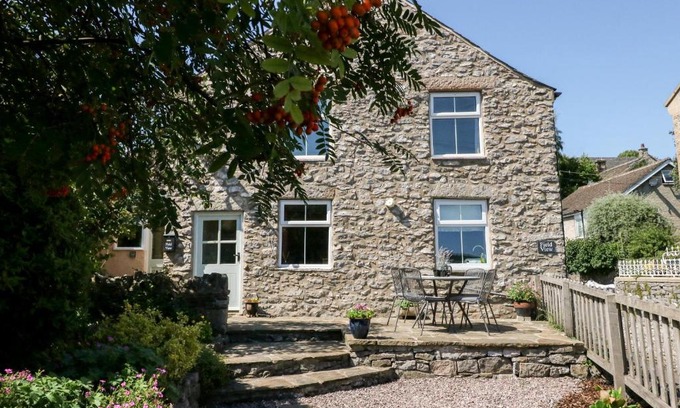 Peak District House | Field View
