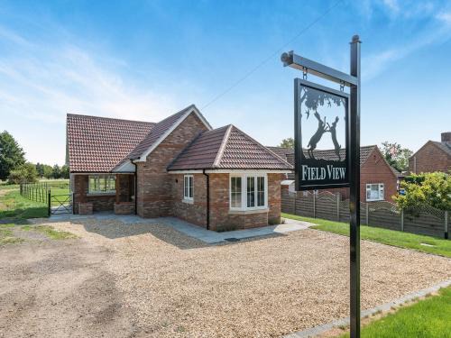 Frampton House | Field View