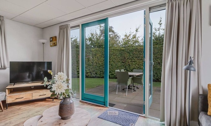 Zwiggelte House | Fieldfare I Home with Fine Garden