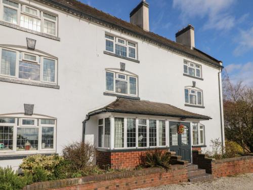 Forsbrook House | Fields Farm