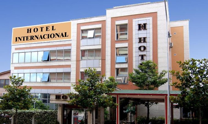 Mbrostar-Urë Hotel | Fieri International Hotel