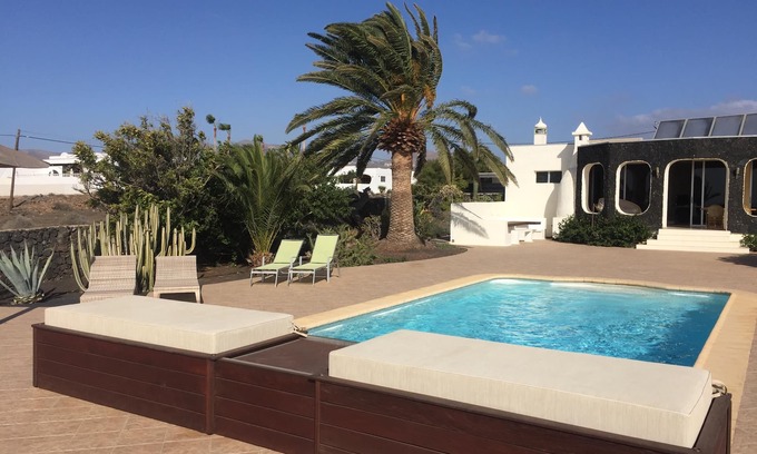 Puerto del Carmen House | Finca Sin Pena Lanzarote - pool, whirlpools and saunas - holiday home apartment