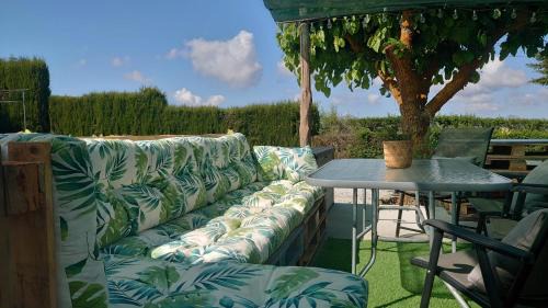Albunuelas Villa | Finca Tranquil - A country villa near Granada with pool table, BBQ, darts and games