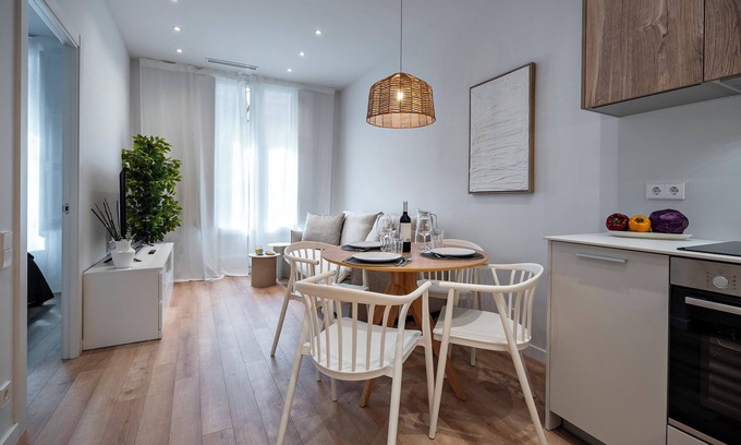 L'Antiga Esquerra de l'Eixample Apartment | Fine and Elegant long stay flat